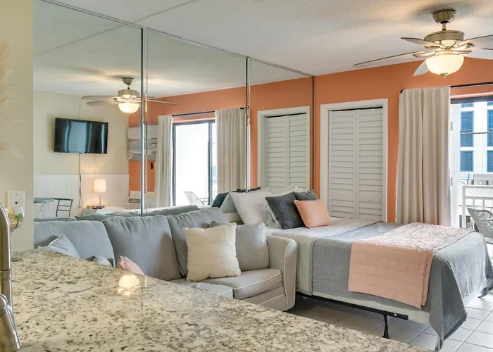 Apartment Unwind Poolside, Walk To Shore! Orange