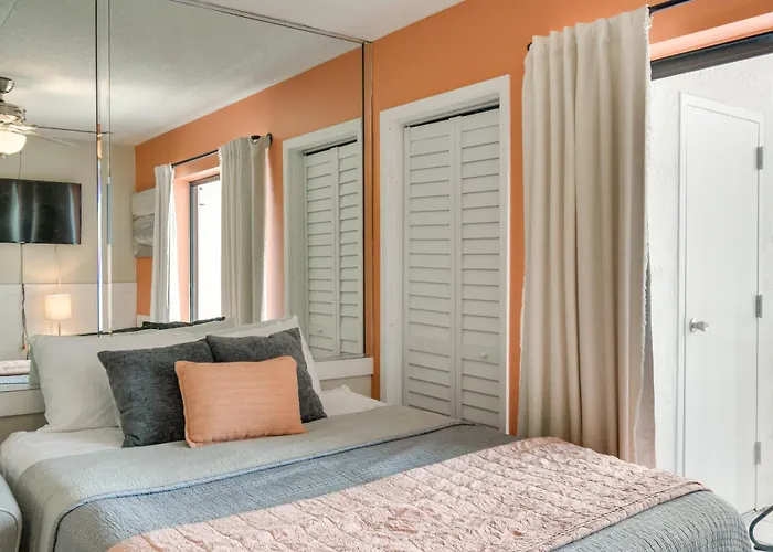 Unwind Poolside, Walk To Shore! Orange Apartment Gulf Shores
