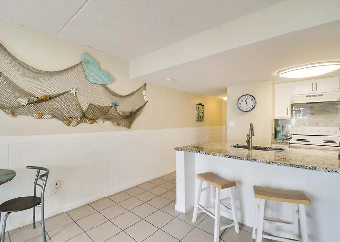 Apartment Unwind Poolside, Walk To Shore! Orange