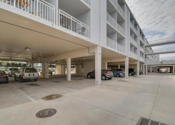 Apartment Unwind Poolside, Walk To Shore! Orange