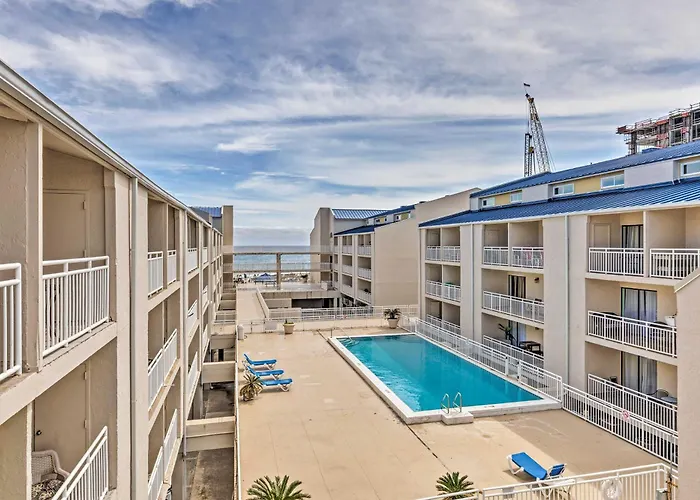 Unwind Poolside, Walk To Shore! Orange Apartment