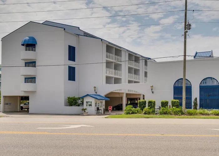 Unwind Poolside, Walk To Shore! Orange Apartment *